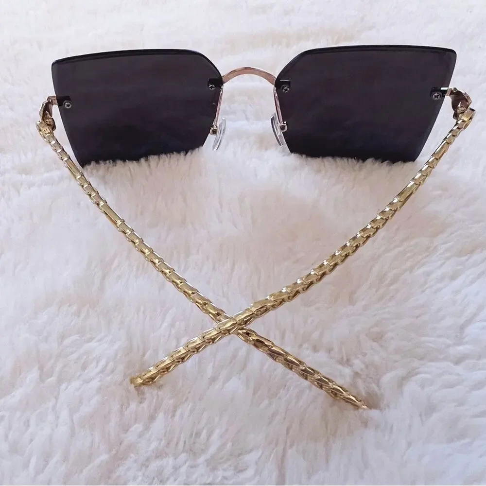 Skyla Black & Gold Chain Link Oversized Sunglasses - Picture 10 of 11